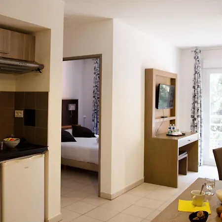 Aparthotel Comfort Le Maestria 3*