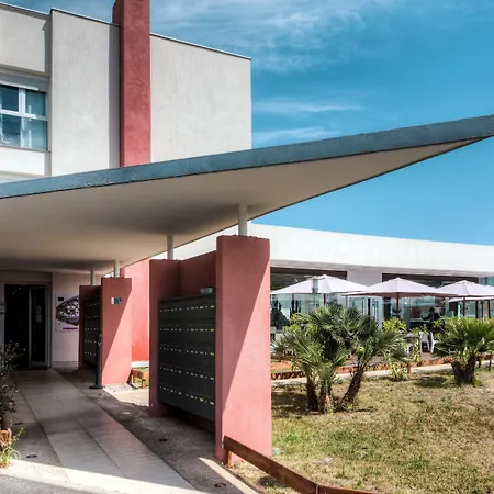 Aparthotel Comfort Le Maestria 3*